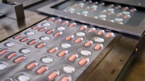 Experts Warn Pfizer Antiviral Pills May Pose Risks With Other Medications