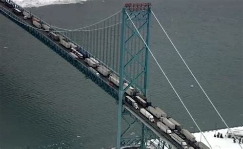 More Protesters Gather at Canada-US Border Crossing in Windsor Despite Court Injunction