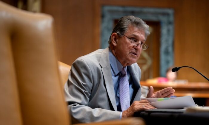 Manchin to chief energy regulator holding up natural gas projects: ‘Do your damn job’