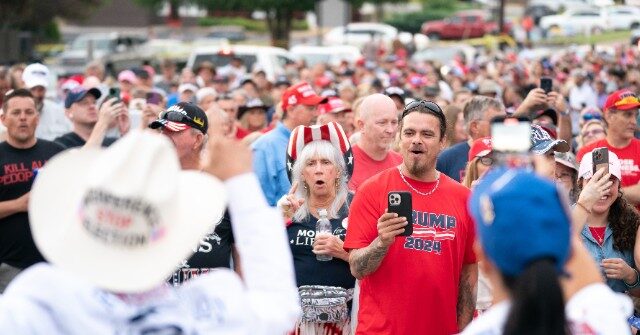 Massive Crowd Invades Small Town to Support Trump Despite Indictment